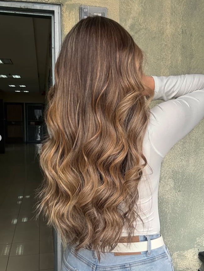 Reflejos dorados y ondas realizados en CEREZZOS